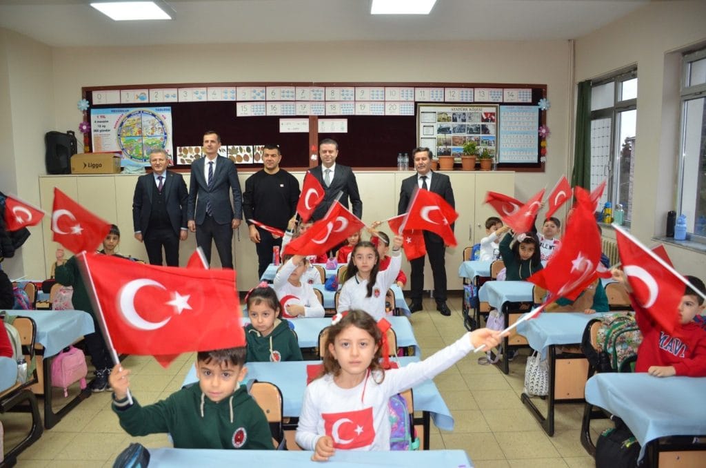 Rize’de Ders Zili “Millî Değerler” İçin Çaldı: Çay İlkokulu’nda Anlamlı Açılış
