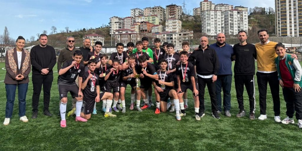 Rize Ortaokullar Arası Futbol Şampiyonu 100. Yıl Cumhuriyet Ortaokulu Oldu!