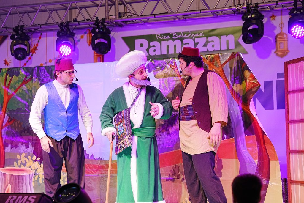 Rize’de Ramazan Geceleri Bir Başka: Sahil Dolgu Alanı Işıl Işıl!