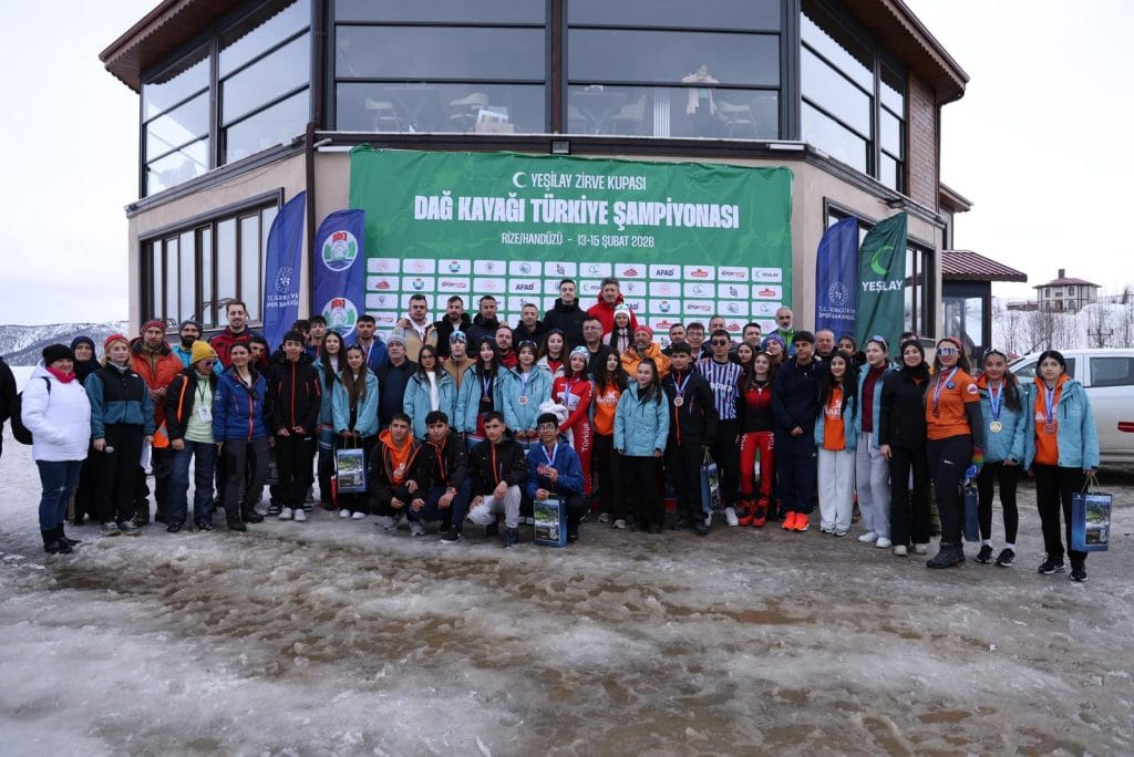 Rize’de Zirve Heyecanı: Dağ Kayağı Türkiye Şampiyonası Handüzü’nde Nefes Kesti
