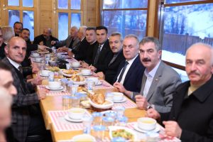 İkizdere’de Gönül Sofrası: Vali Baydaş Muhtarlarla İftarda Buluştu