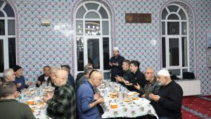 Kaymakam Ulucami İftarında Vatandaşla Buluştu