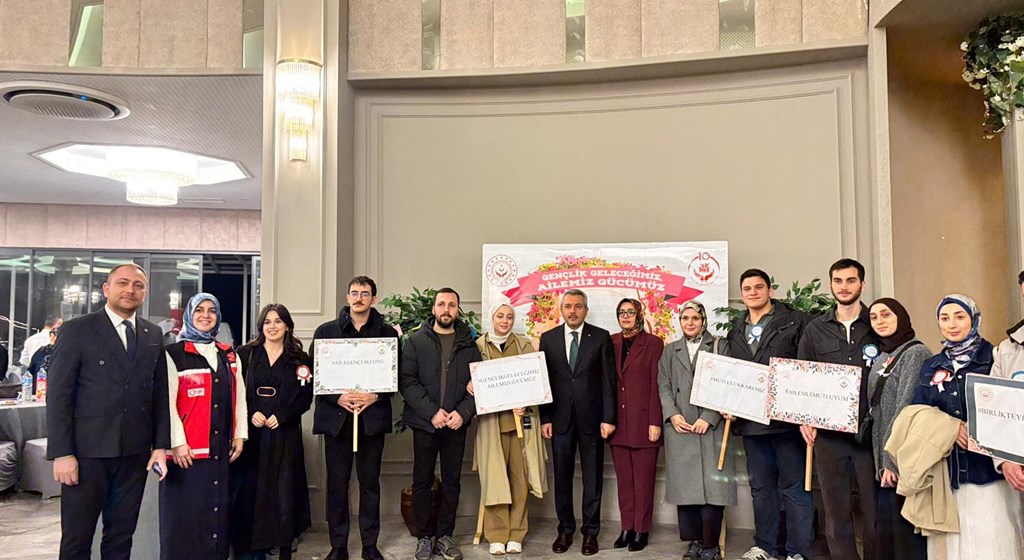 Protokol ve Vatandaş Aynı Sofrada!