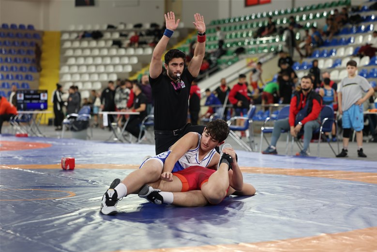 Rize’de Pehlivanlar Geçidi: Şampiyonluk Ateşi Minderde Yandı!