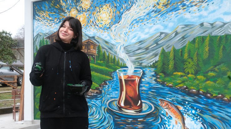 Rize’de Van Gogh Esintisi: Çay Bardağı ‘Yıldızlı Geceler’le Buluştu!