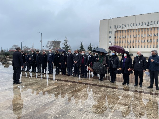 Rize’de Muhasebe Haftası: Mali Müşavirler Atatürk Anıtı’ndaydı.